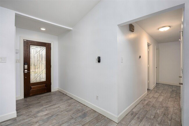 Building Photo - 418 Land Grant Dr