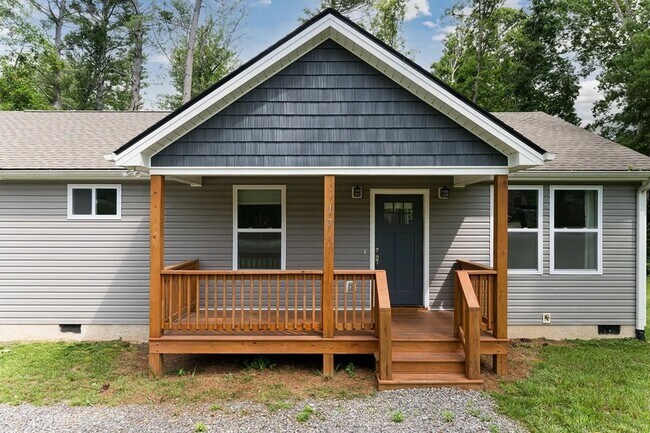 Building Photo - 17 Fair Oaks Rd