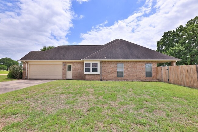 Building Photo - 105 Lawrence Marshall Dr