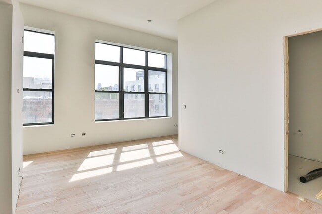 Foto del edificio - Brand New Jr 1 Bed in Wicker Park. 12' Cei...