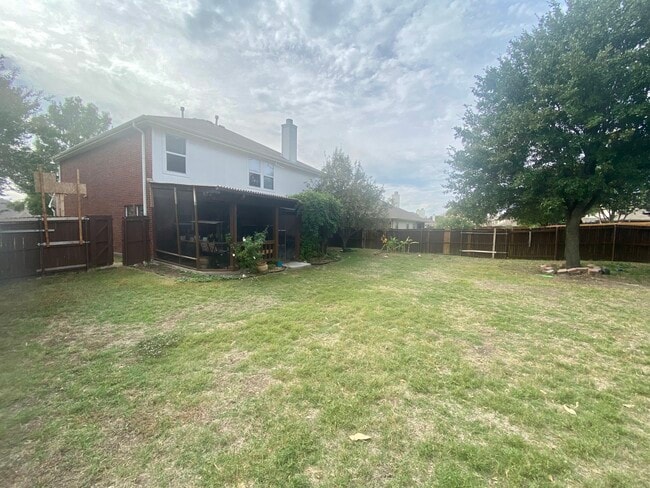 Beautiful backyard - 312 Highland Valley Ct