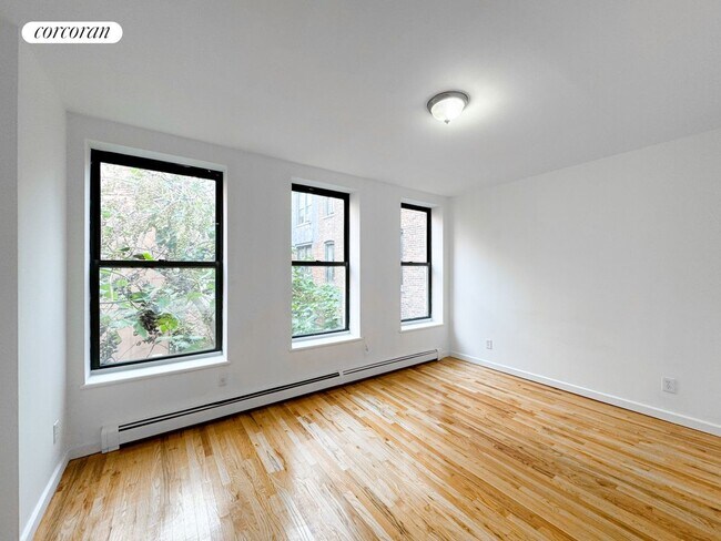 Foto del edificio - 372 Manhattan Ave