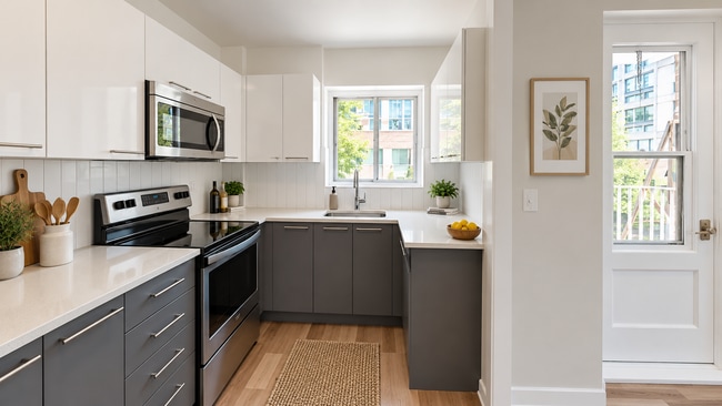 Building Photo - 2255 Saint-Mathieu