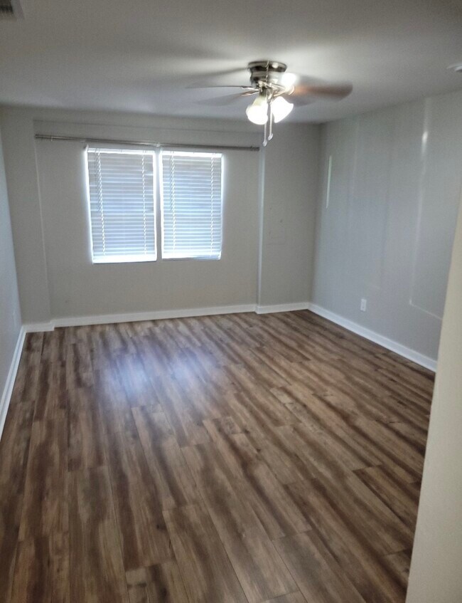 Foto del edificio - 6918 Irvington Blvd