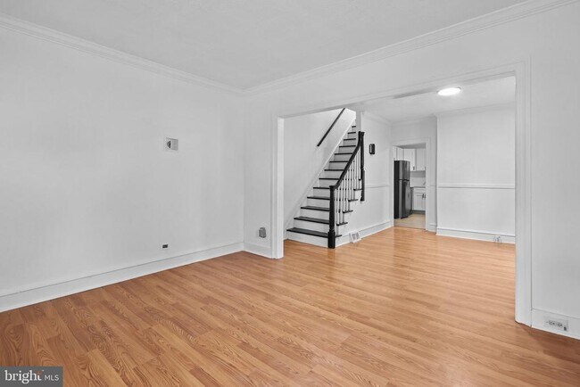 Foto del edificio - 34 E Hendrickson Ave