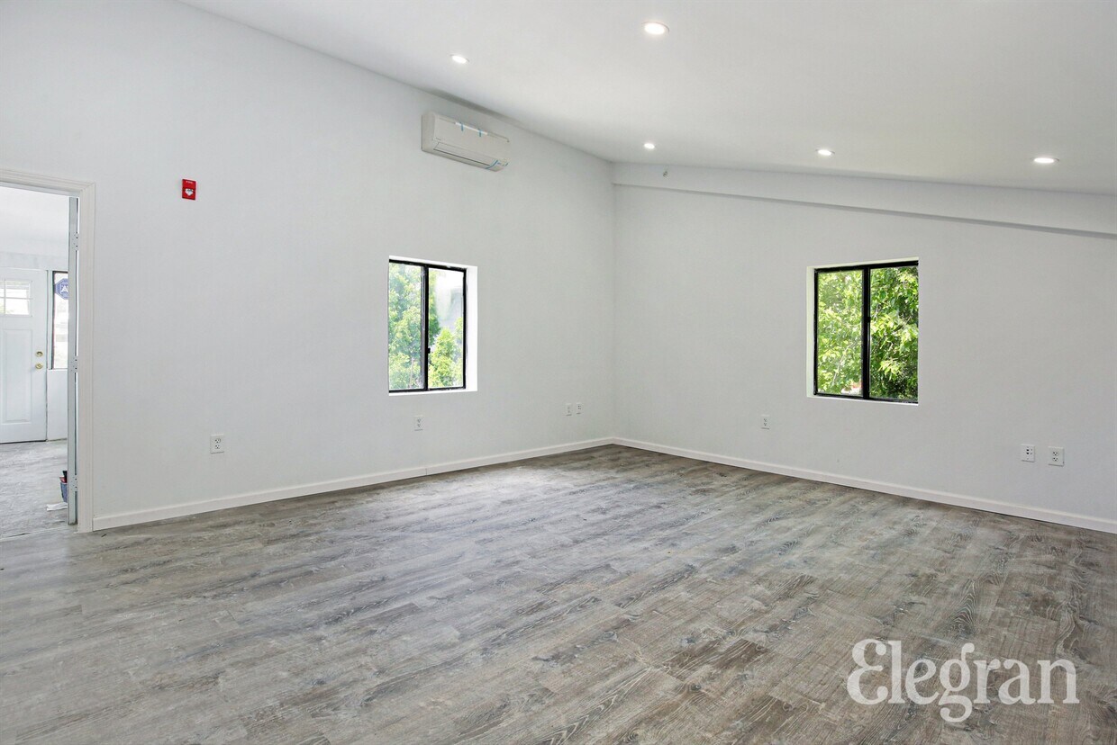 Foto principal - 861 Midland Ave