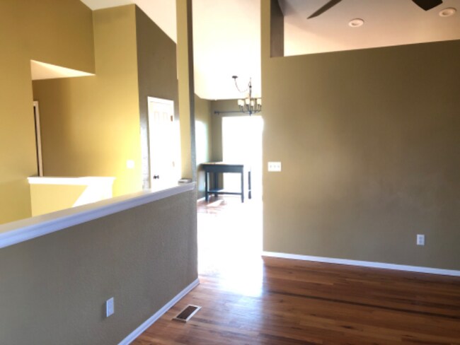 Building Photo - 408 Rollingwood Dr