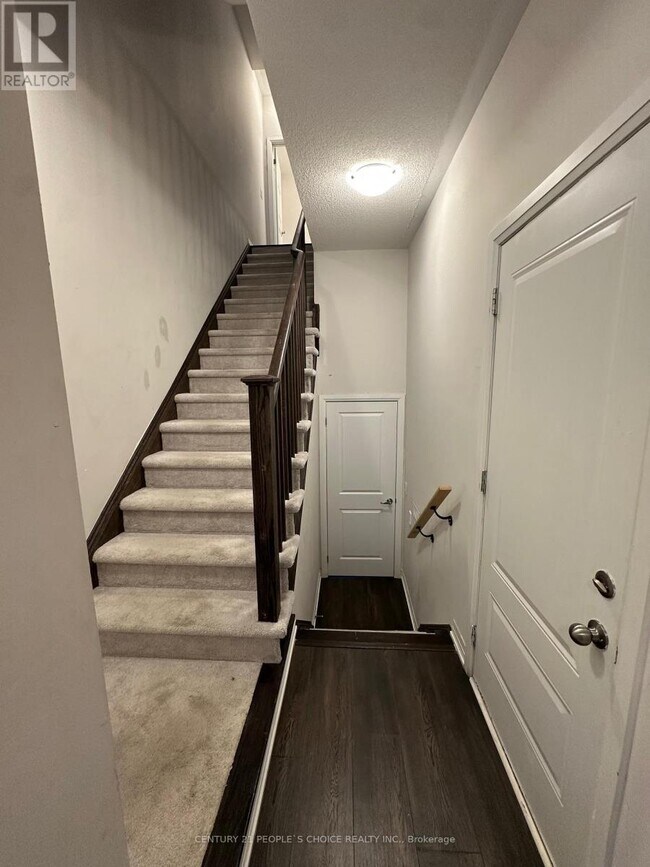 Building Photo - 585 Colborne St E