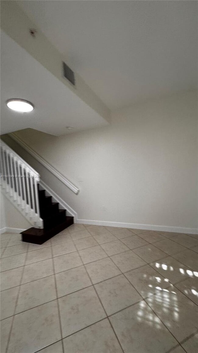 Foto del edificio - 985 SW 143rd Ave