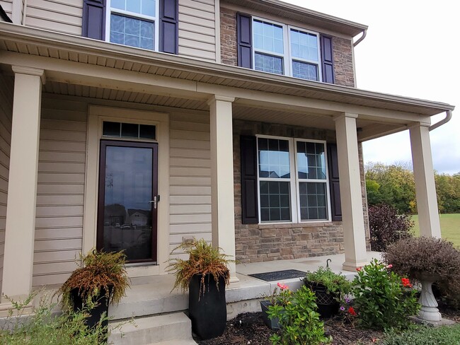 Building Photo - 525 Recess Dr