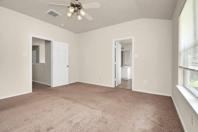 Building Photo - 139 Benedict Canyon Loop