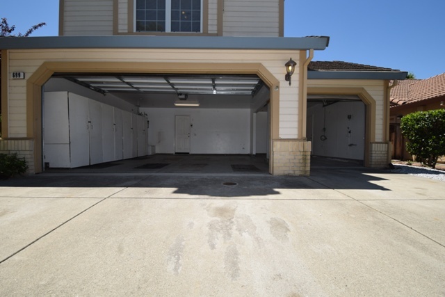 Building Photo - 699 Sands Way
