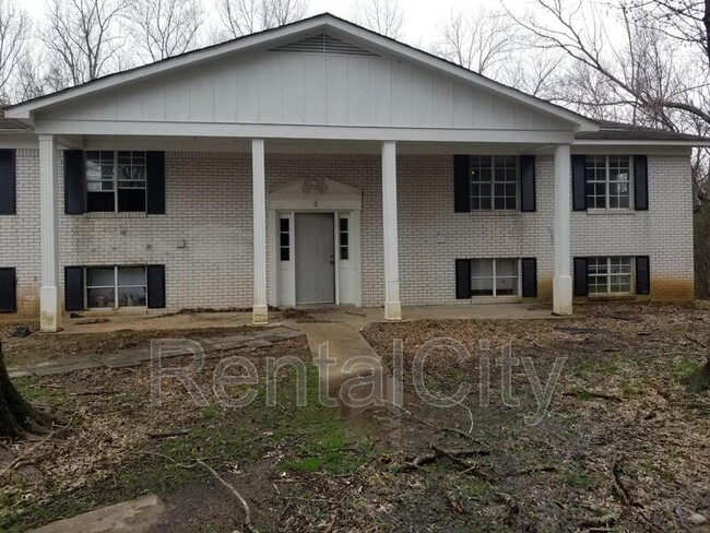 Building Photo - 3 Oakridge Dr