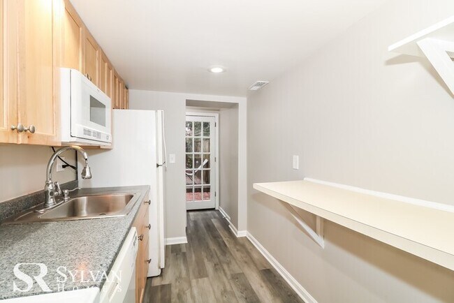 Building Photo - Spacious 3BR 1.5BA Townhome offers every c...