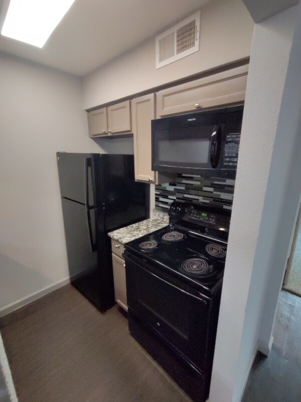 Building Photo - 5156 Vandelia St