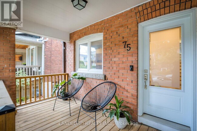 Photo du bâtiment - 75 Gainsborough Rd