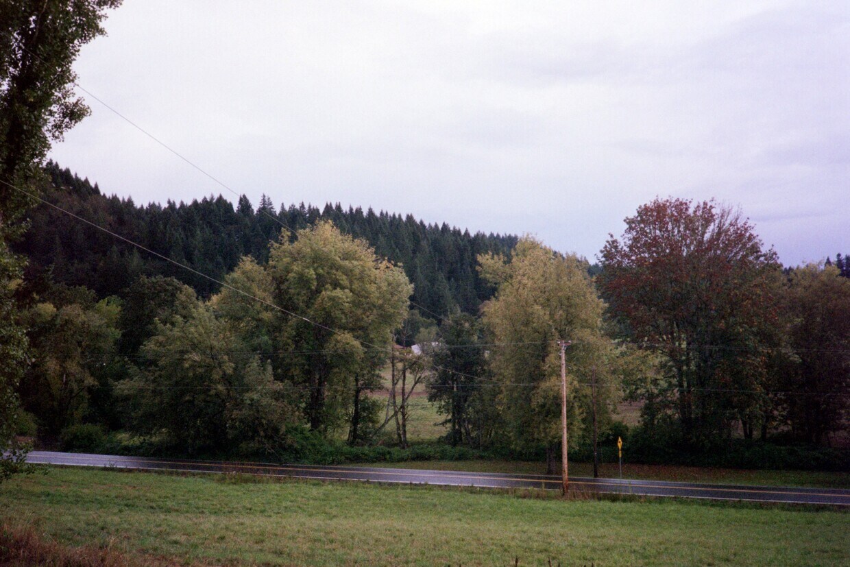 Foto del edificio - 17906 NW Baker Creek Rd