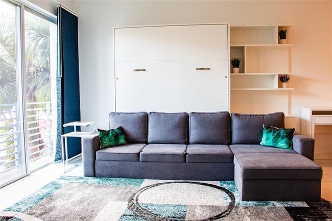 Building Photo - 1025 NE 18th Ave