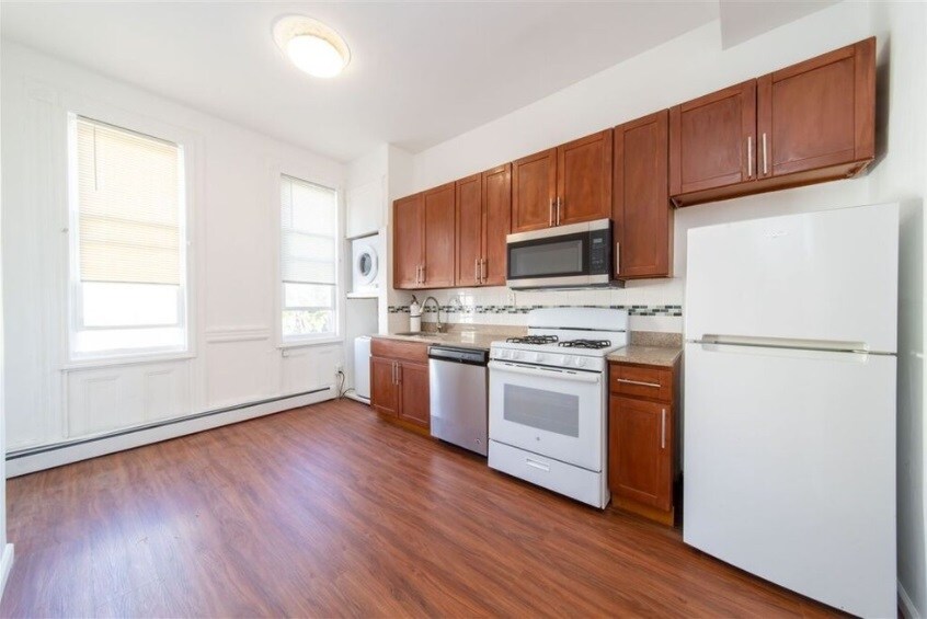 Primary Photo - 332 Webster Ave