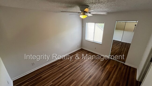 Building Photo - Cozy 2 bed / 2 bath townhome in the heart of Jacksonville