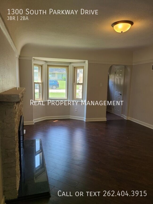 Building Photo - 1300 Parkway Dr