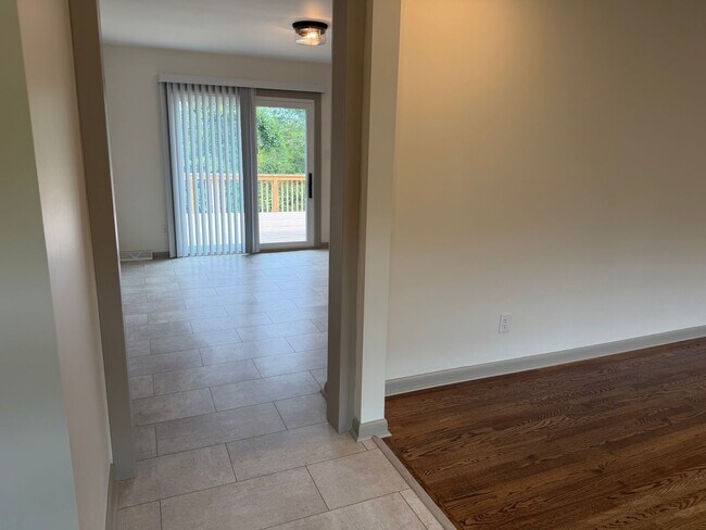 Building Photo - Knoxville 37923 - 3 bedroom 2 bath home located in heart of West Knoxville with separate 1 bedroo...