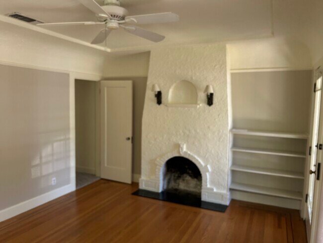 Building Photo - 1802 Caramay Way