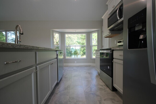 Building Photo - Amazing 3 Bedroom, 2 Bathroom Home in Mari...
