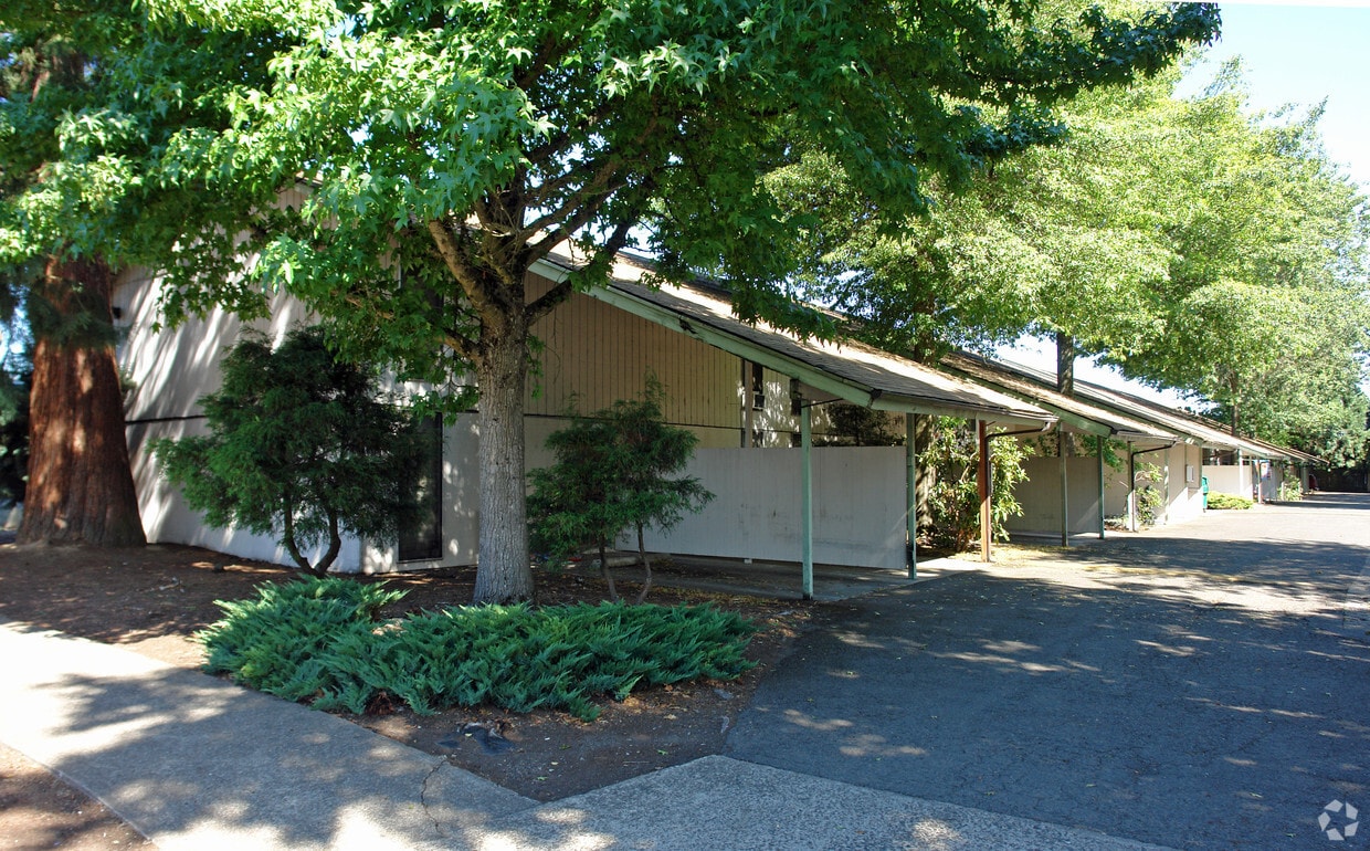 Primary Photo - 55 Corliss Ln