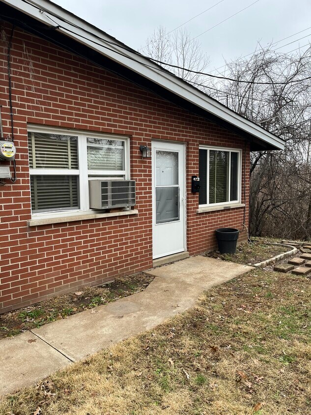 9752 Greenbush Plz Unit 0, Breckenridge Hills, MO 63114 Apartments in