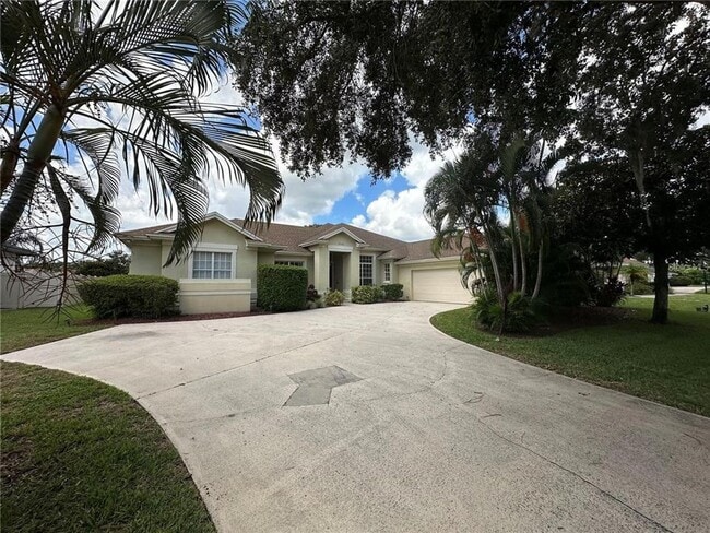 Building Photo - Stunning 4 Bedroom home in Hunters Creek