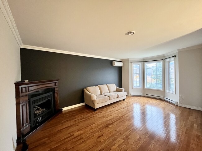 Building Photo - 54 Sunderland Dr