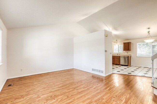 Building Photo - 1633 Deerwood Dr