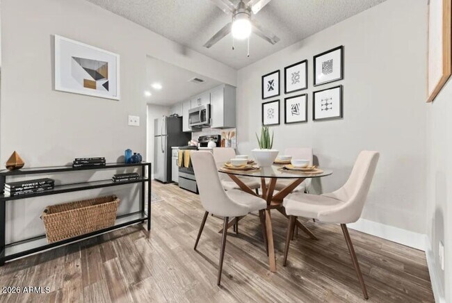 Foto del edificio - 1975 E University Dr