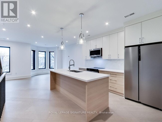 Building Photo - 357 Dovercourt Rd