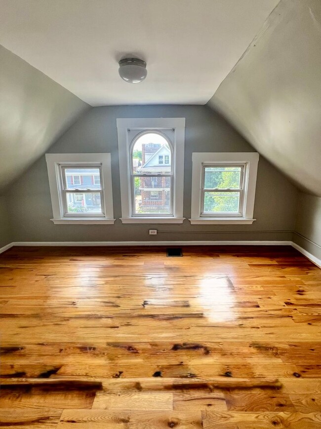 Building Photo - 2418 Hudson Ave