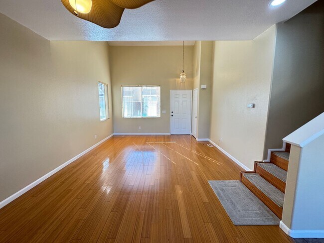 Foto del edificio - Immaculate 4Bd/2.5Ba Home with New Fridge, AC, Fenced Back Patio in Aliso Viejo!