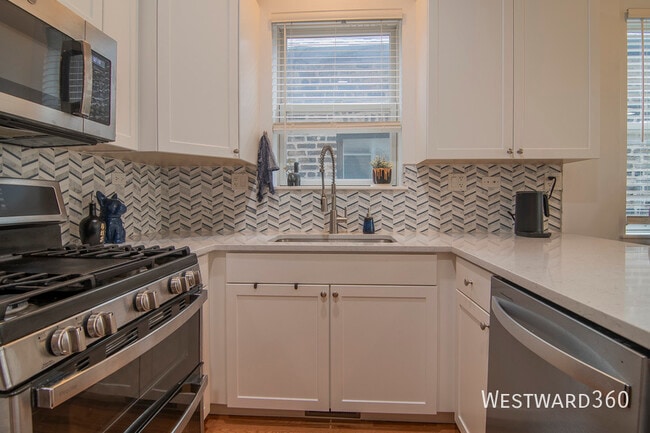 Building Photo - 1132 W 17th St
