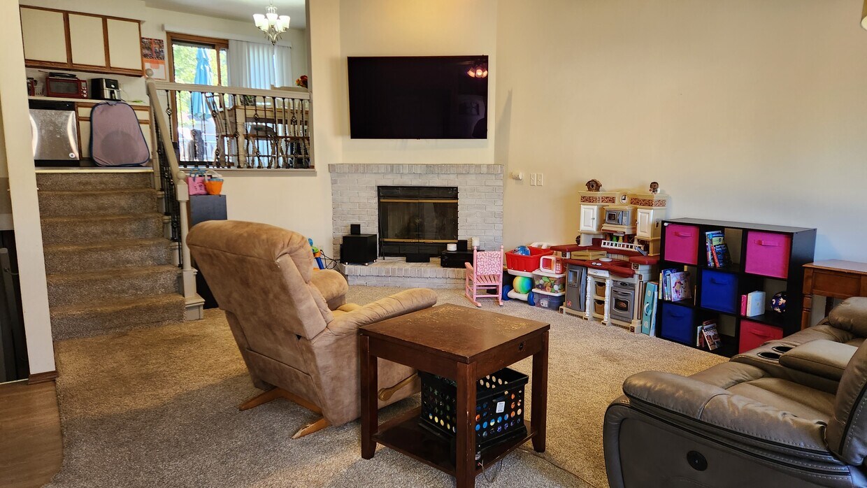 Primary Photo - 2312 N Skylark Dr