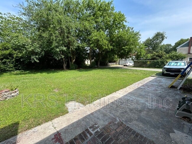 Building Photo - 10 N Boxwood St