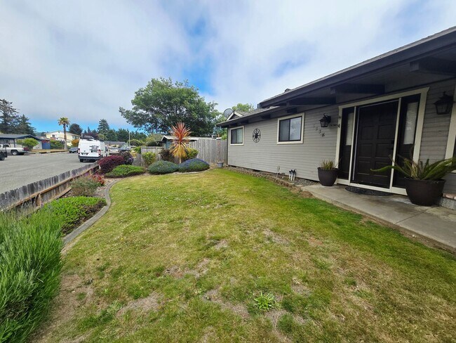 Building Photo - Single Family Home in Mckinleyville!