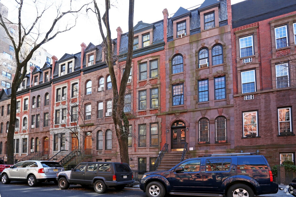 Building Photo - 36 W 94th St