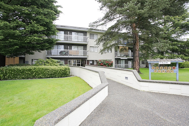 Primary Photo - Sussex Place Apartments