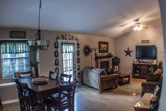 Building Photo - 507 Woodland Park Cir