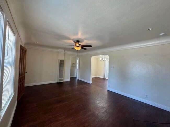 Foto del edificio - 4789 E Hedges Ave