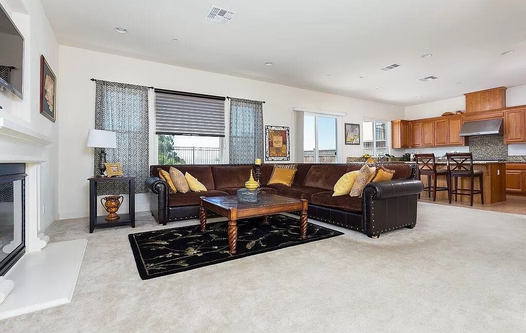Family Room - 15 Arundel Dr