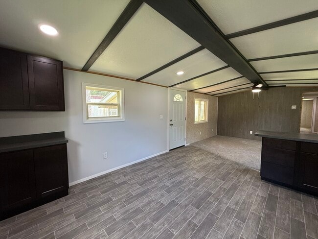 Foto del edificio - 344 Creek Rd