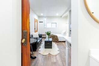 Building Photo - 3109 6th Ave