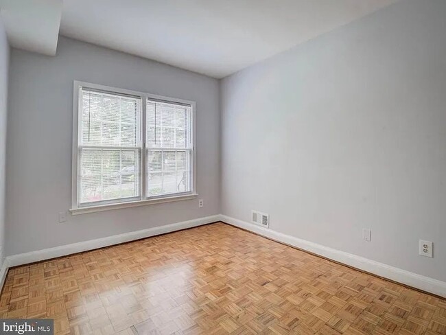 Building Photo - 4222 River Rd NW