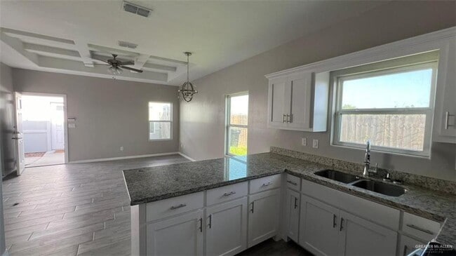 Building Photo - 6 Redbud Ln
